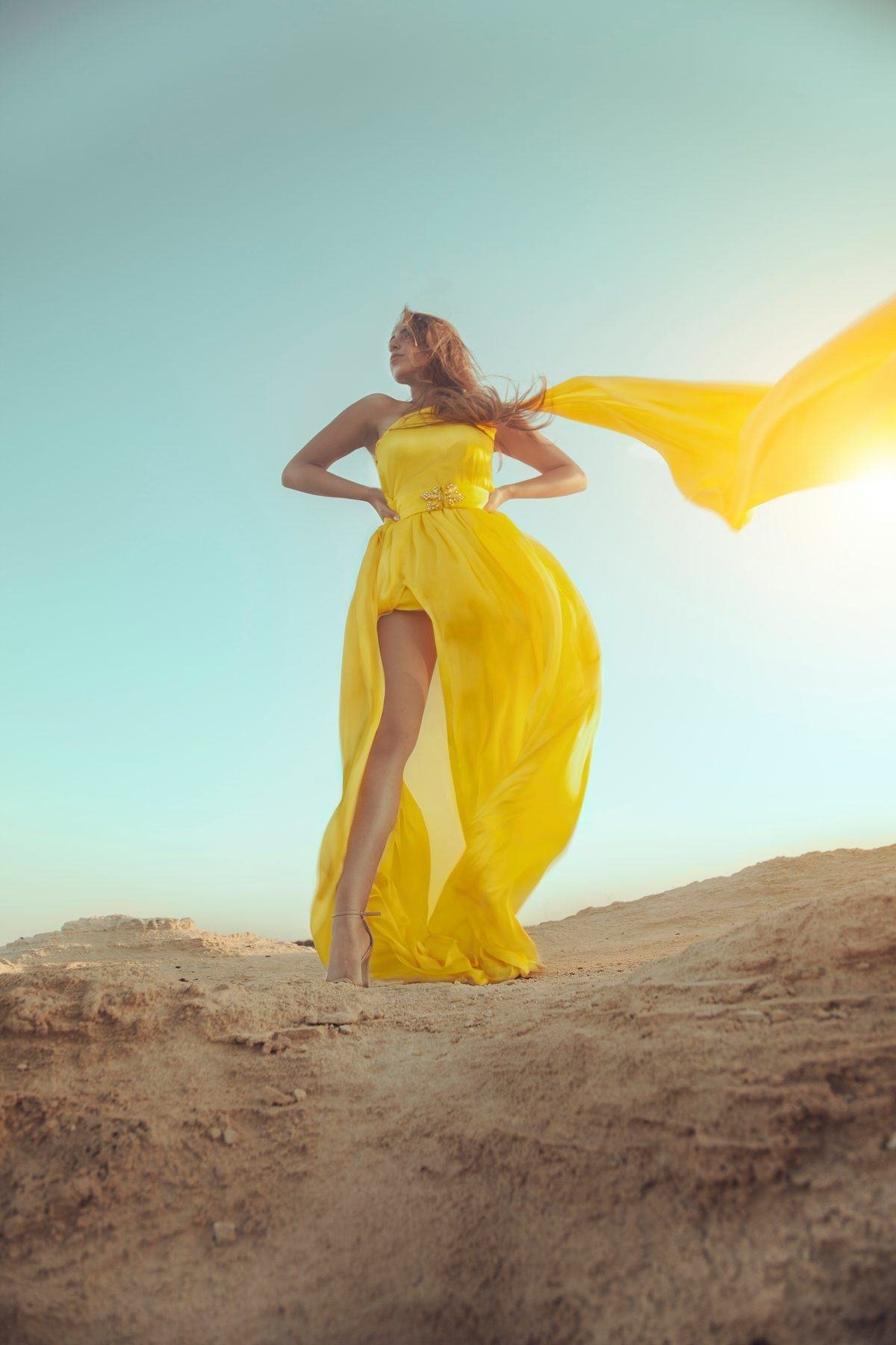 Occasion dress in motion
